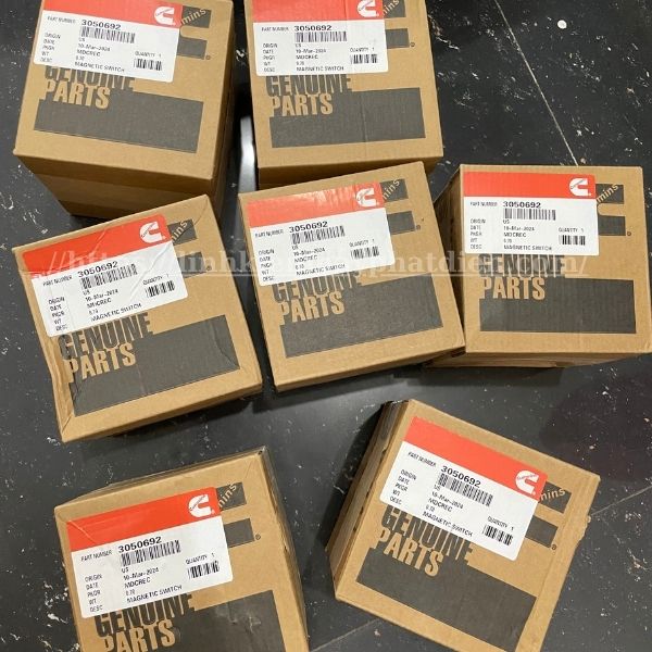 linhkienmayphatdien-com-rYFlxOBsGE Rơ le đề Cummins 3050692-24V